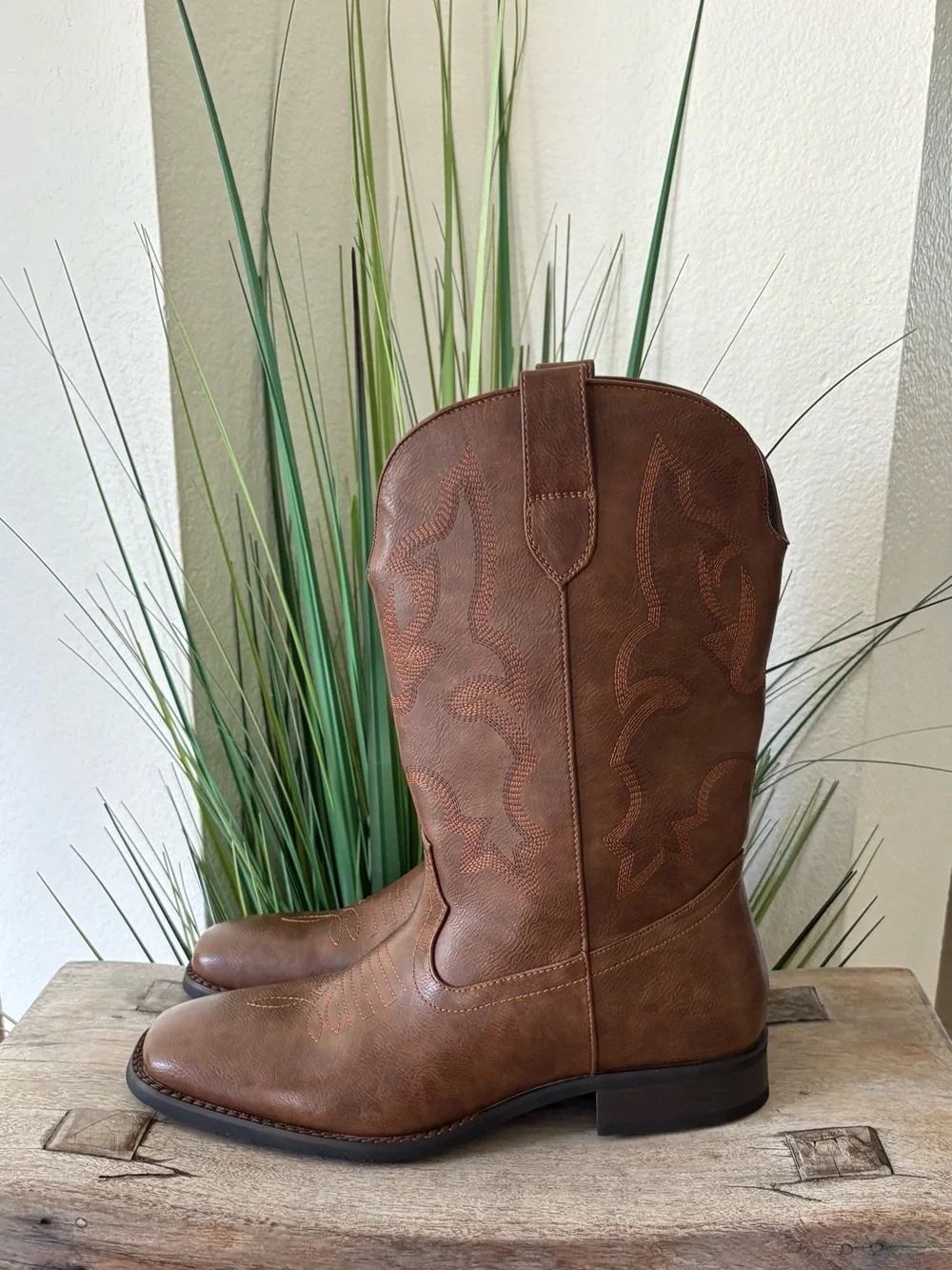 Brown Western Cowboy Boots - Classic Stitch Detailing